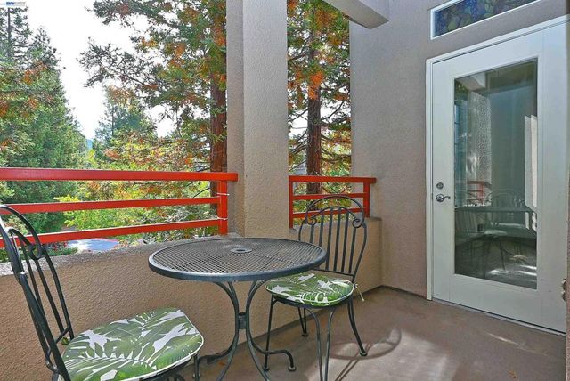 280 Caldecott Ln 221, Oakland, CA 94618
