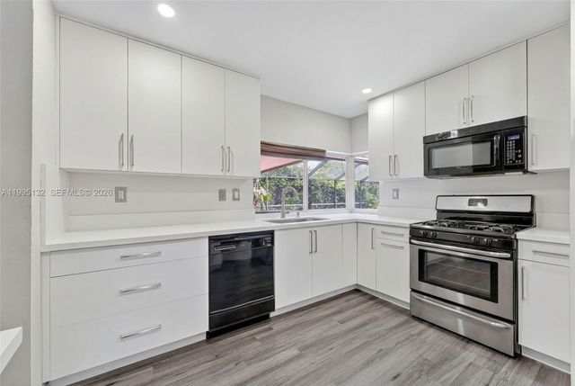 8805 SW 81st St, Miami, FL 33173