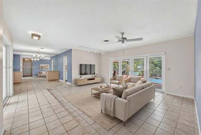 8805 SW 81st St, Miami, FL 33173