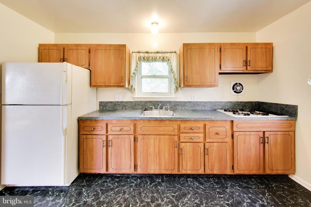 Image 10 of property listing at 4206 LYONS ST, Temple Hills, MD 20748