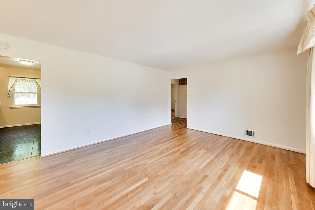 Image 5 of property listing at 4206 LYONS ST, Temple Hills, MD 20748