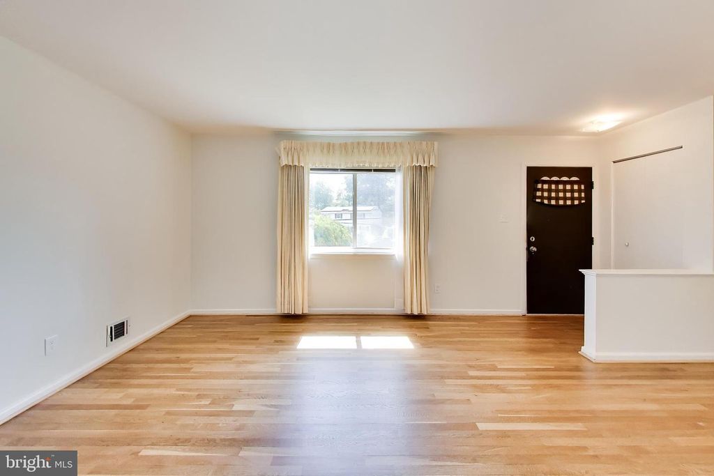 Image 6 of property listing at 4206 LYONS ST, Temple Hills, MD 20748