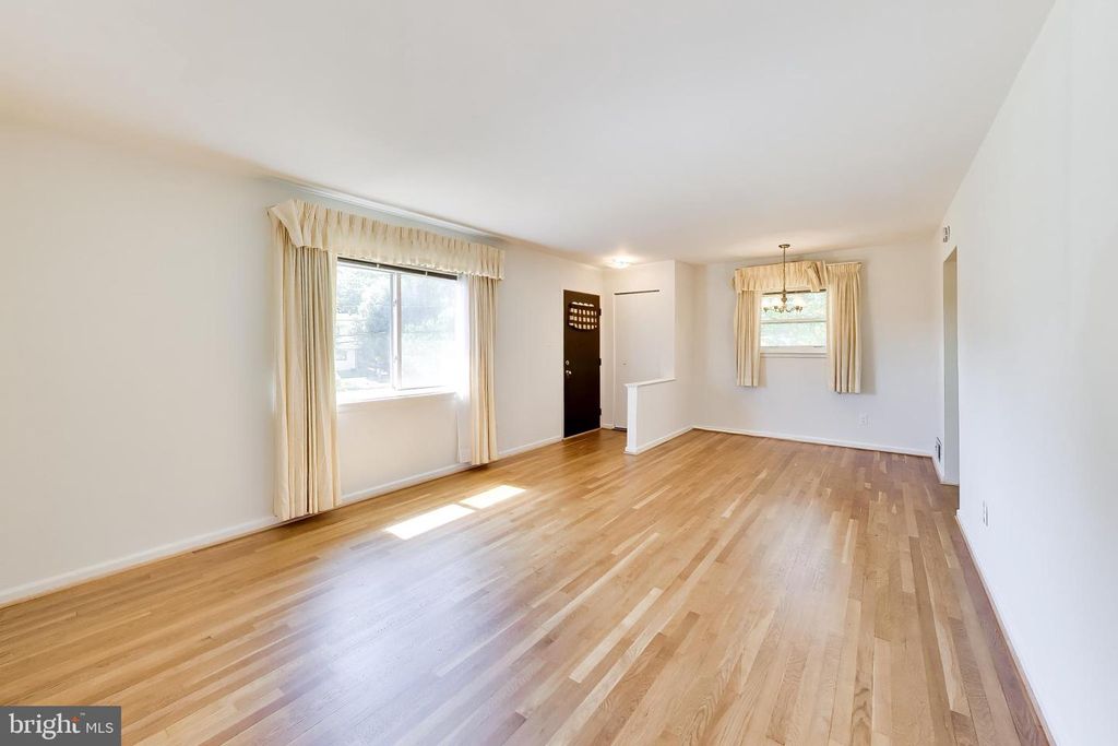 Image 7 of property listing at 4206 LYONS ST, Temple Hills, MD 20748