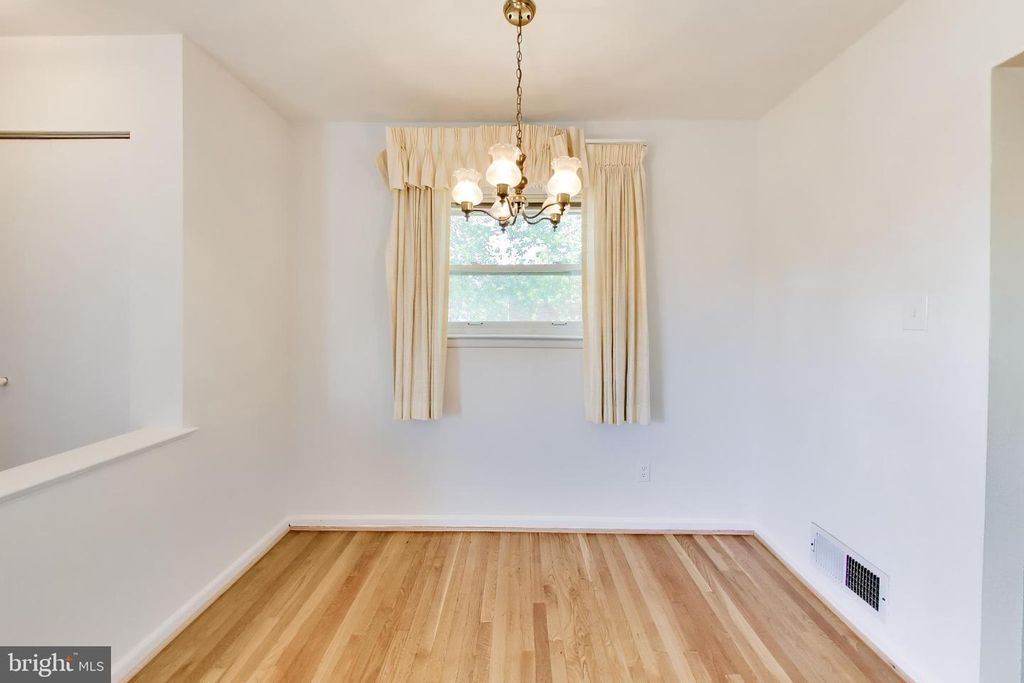 Image 8 of property listing at 4206 LYONS ST, Temple Hills, MD 20748