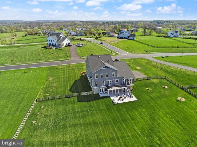 38866 SILVER KING CIR, Waterford, VA 20197