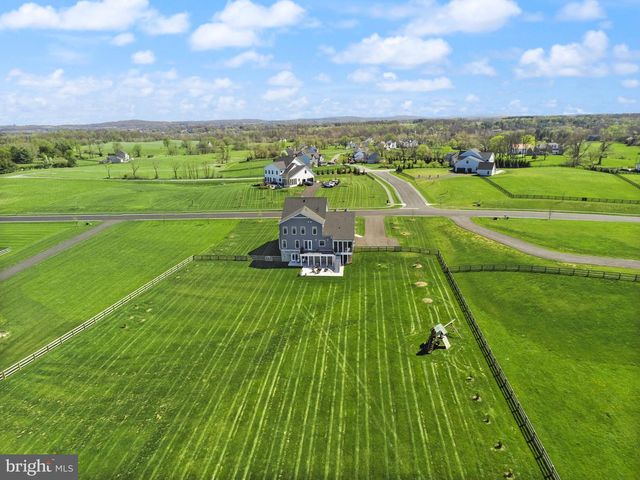 38866 SILVER KING CIR, Waterford, VA 20197