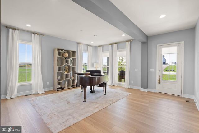 38866 SILVER KING CIR, Waterford, VA 20197