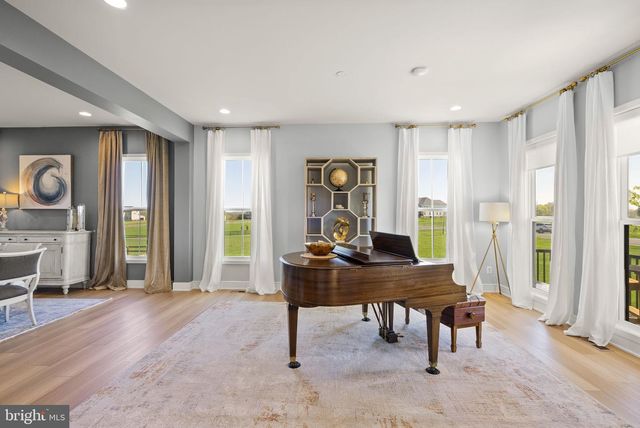 38866 SILVER KING CIR, Waterford, VA 20197