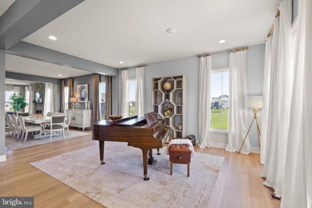 38866 SILVER KING CIR, Waterford, VA 20197