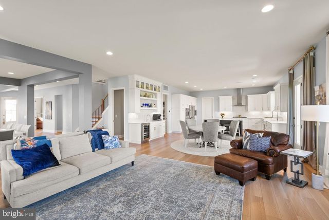 38866 SILVER KING CIR, Waterford, VA 20197