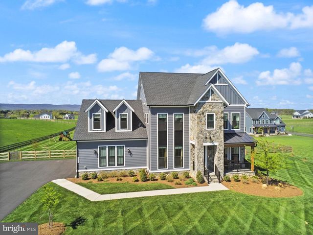 38866 SILVER KING CIR, Waterford, VA 20197