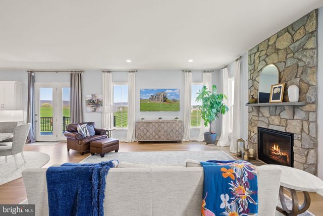 38866 SILVER KING CIR, Waterford, VA 20197