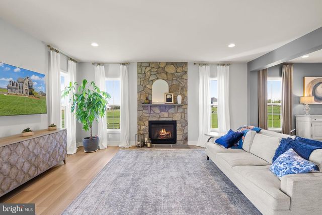 38866 SILVER KING CIR, Waterford, VA 20197