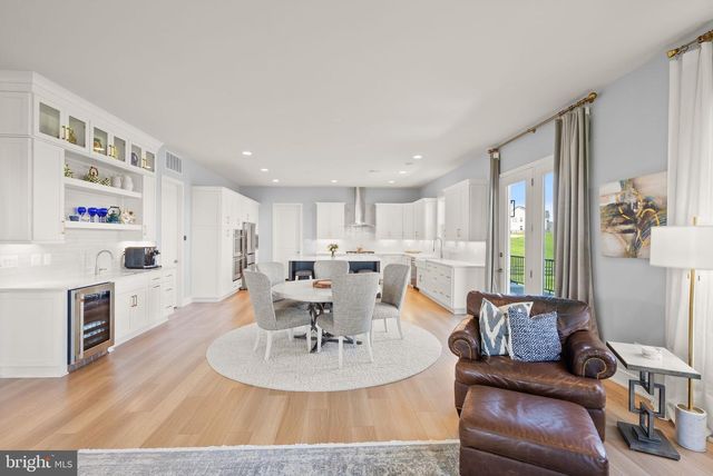 38866 SILVER KING CIR, Waterford, VA 20197
