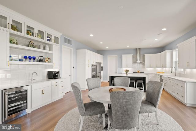 38866 SILVER KING CIR, Waterford, VA 20197