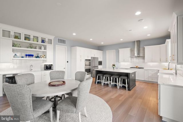 38866 SILVER KING CIR, Waterford, VA 20197