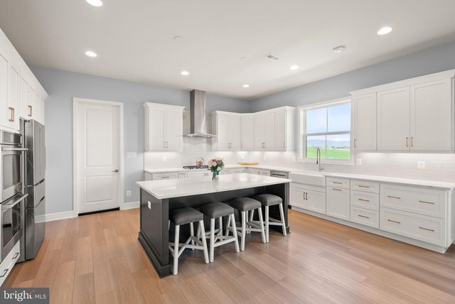 38866 SILVER KING CIR, Waterford, VA 20197