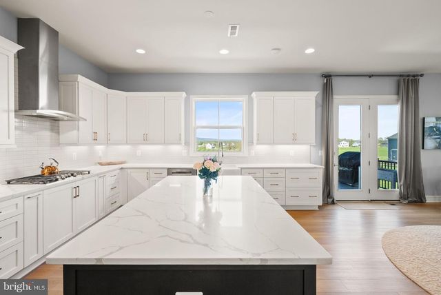 38866 SILVER KING CIR, Waterford, VA 20197