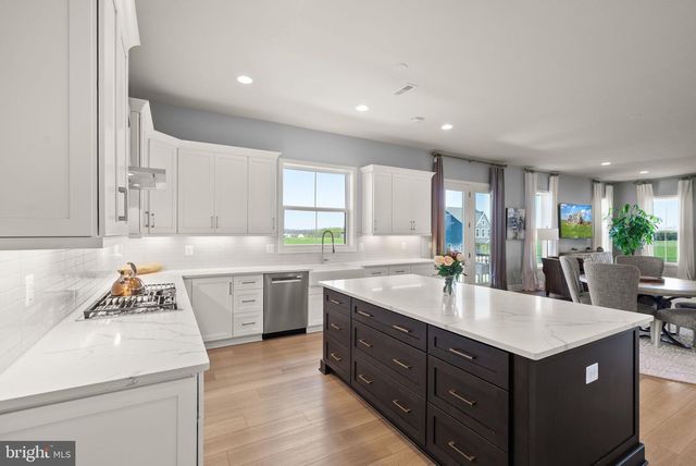 38866 SILVER KING CIR, Waterford, VA 20197