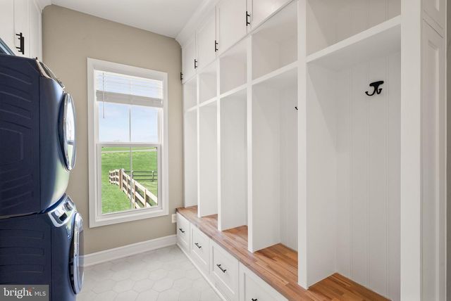 38866 SILVER KING CIR, Waterford, VA 20197