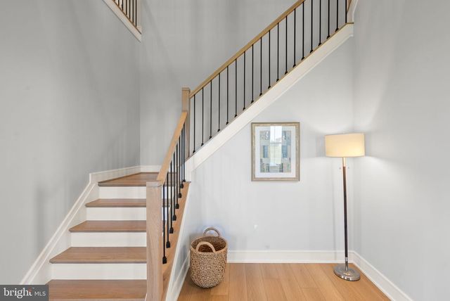 38866 SILVER KING CIR, Waterford, VA 20197