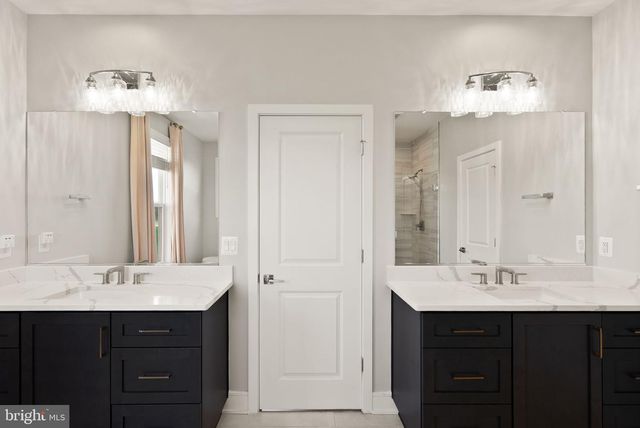 38866 SILVER KING CIR, Waterford, VA 20197