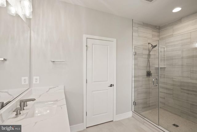 38866 SILVER KING CIR, Waterford, VA 20197