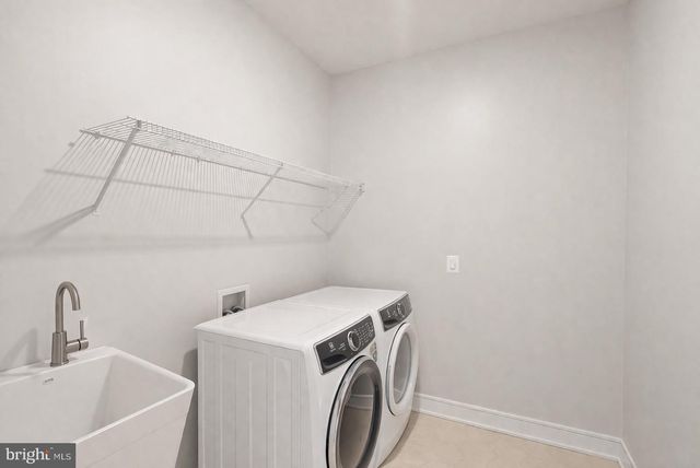 38866 SILVER KING CIR, Waterford, VA 20197