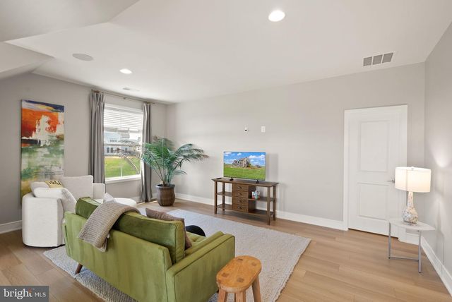 38866 SILVER KING CIR, Waterford, VA 20197