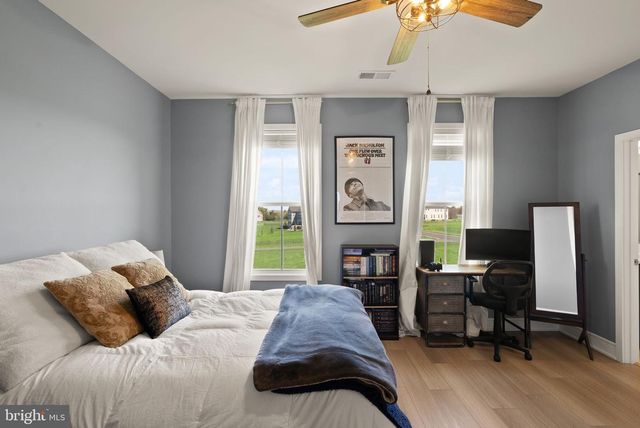 38866 SILVER KING CIR, Waterford, VA 20197