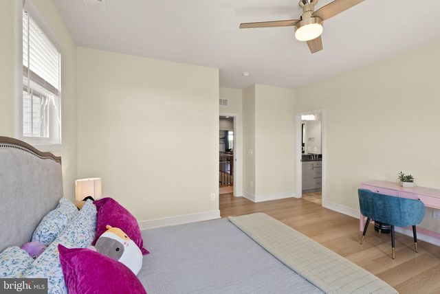 38866 SILVER KING CIR, Waterford, VA 20197