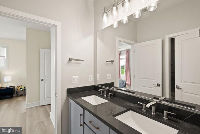 38866 SILVER KING CIR, Waterford, VA 20197
