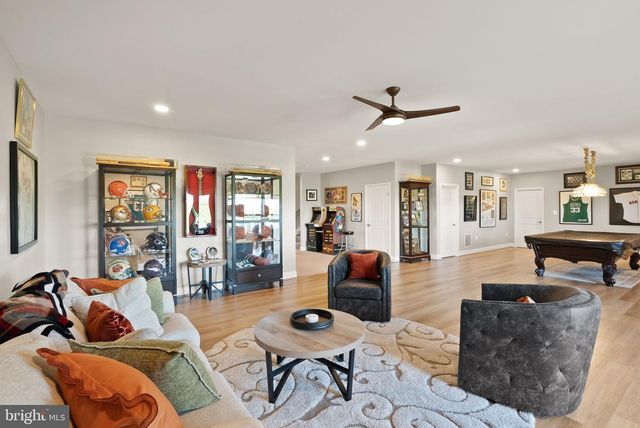 38866 SILVER KING CIR, Waterford, VA 20197
