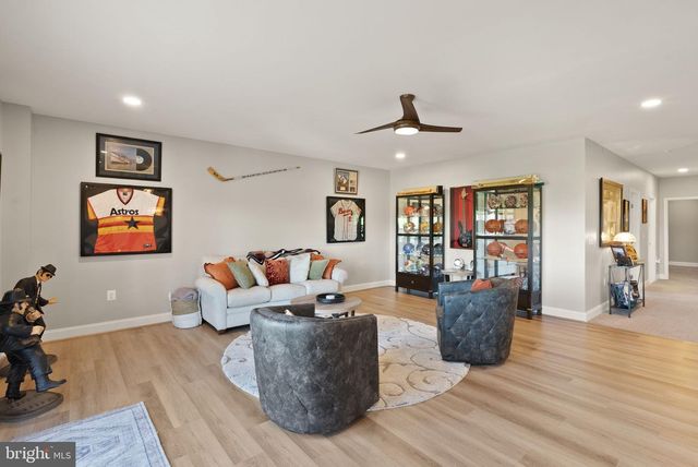 38866 SILVER KING CIR, Waterford, VA 20197