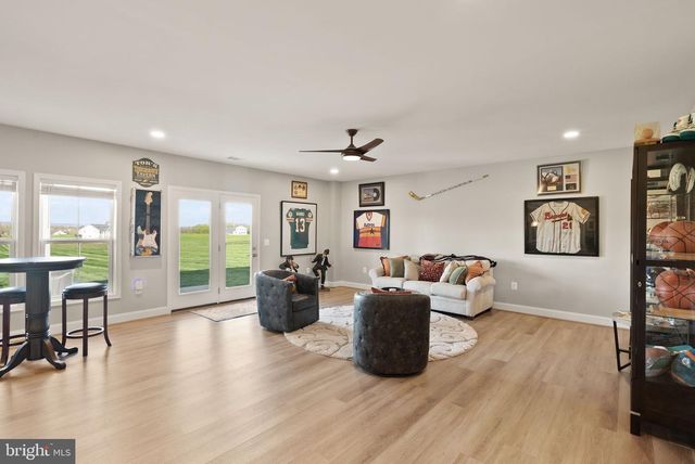 38866 SILVER KING CIR, Waterford, VA 20197