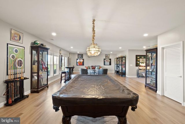 38866 SILVER KING CIR, Waterford, VA 20197