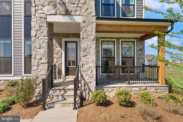 38866 SILVER KING CIR, Waterford, VA 20197