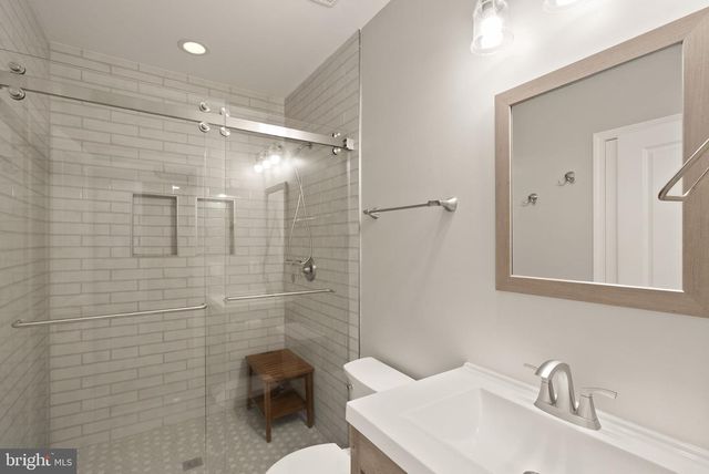 38866 SILVER KING CIR, Waterford, VA 20197