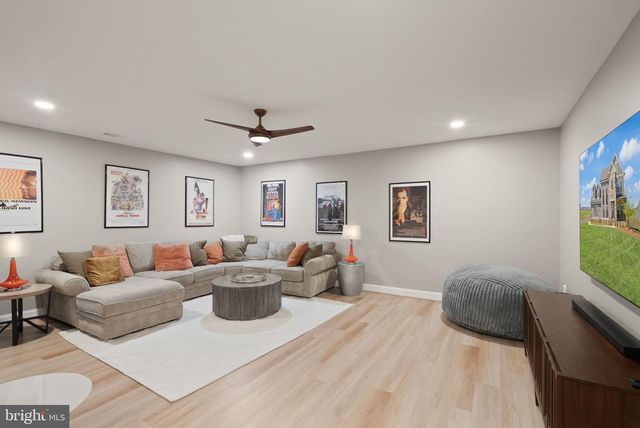 38866 SILVER KING CIR, Waterford, VA 20197