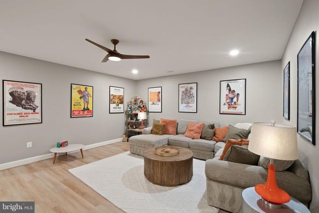 38866 SILVER KING CIR, Waterford, VA 20197