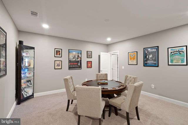38866 SILVER KING CIR, Waterford, VA 20197
