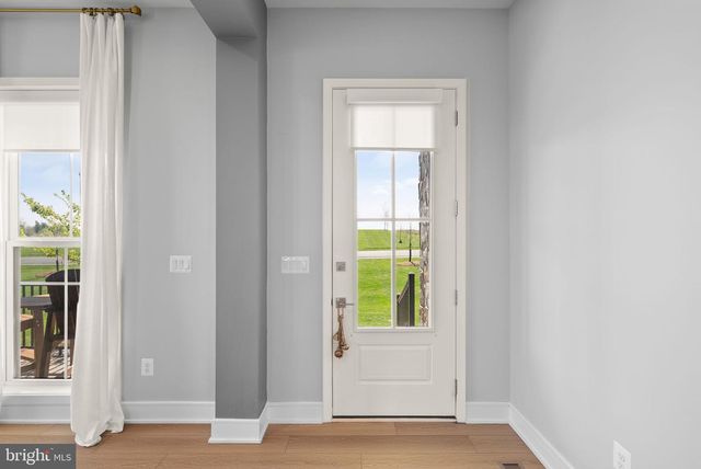 38866 SILVER KING CIR, Waterford, VA 20197