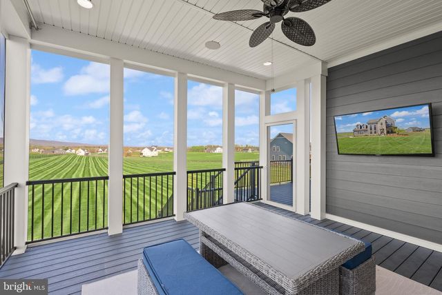 38866 SILVER KING CIR, Waterford, VA 20197