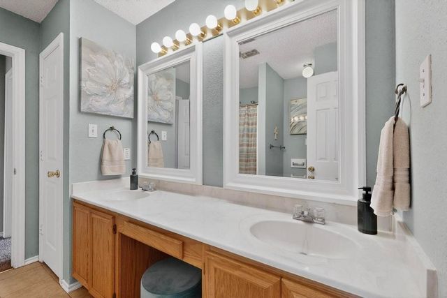 10604 Cobblestone Drive, Benbrook, TX 76126