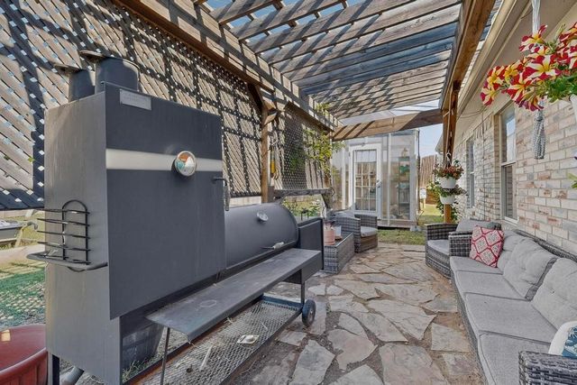 10604 Cobblestone Drive, Benbrook, TX 76126