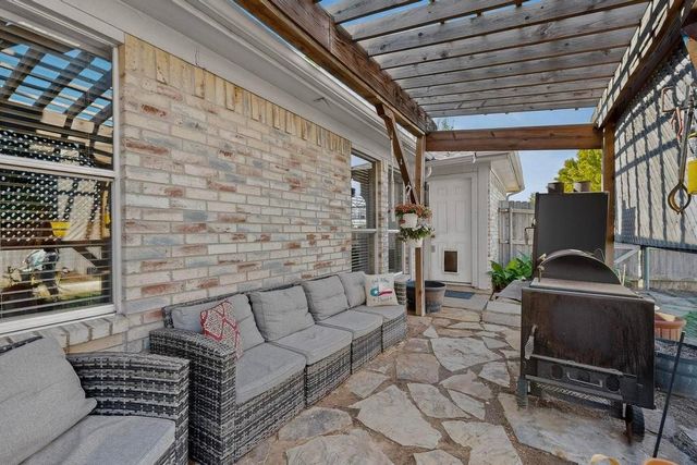 10604 Cobblestone Drive, Benbrook, TX 76126