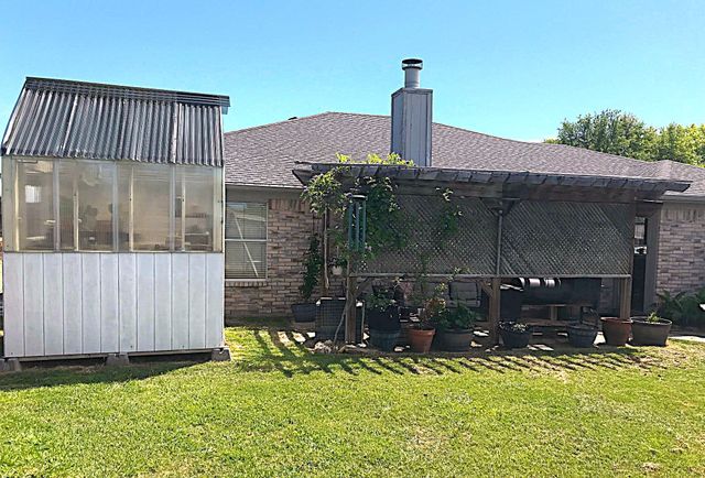 10604 Cobblestone Drive, Benbrook, TX 76126