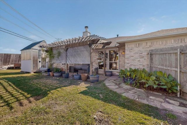 10604 Cobblestone Drive, Benbrook, TX 76126