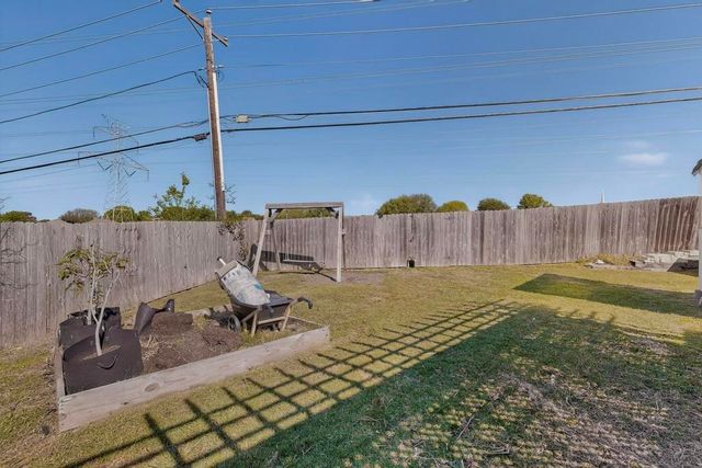 10604 Cobblestone Drive, Benbrook, TX 76126