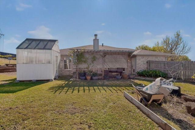 10604 Cobblestone Drive, Benbrook, TX 76126